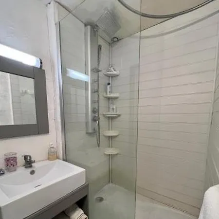 Дом отдыха Beachfront With Private ! Сен-Тропе